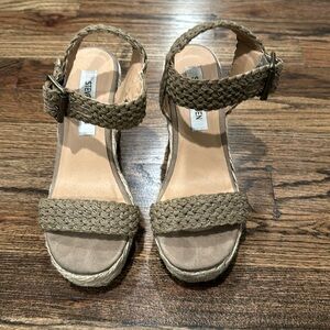 Steve Madden raffia wedges 6.5